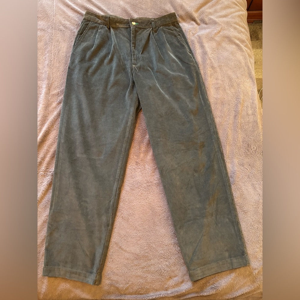 Tommy Hilfiger Men's Vintage Pleated Wintergreen Corduroy Trousers.
